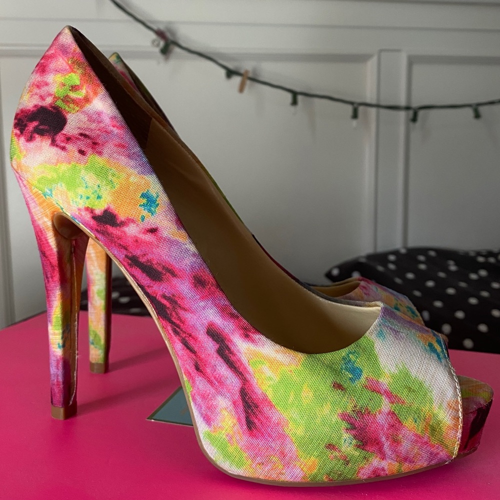 Guess peep toe pumps!